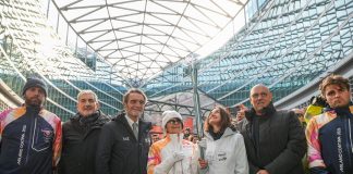 Fiamma olimpica nella piazza della Regione Lombardia, Fontana “Entusiasmo eccezionale”