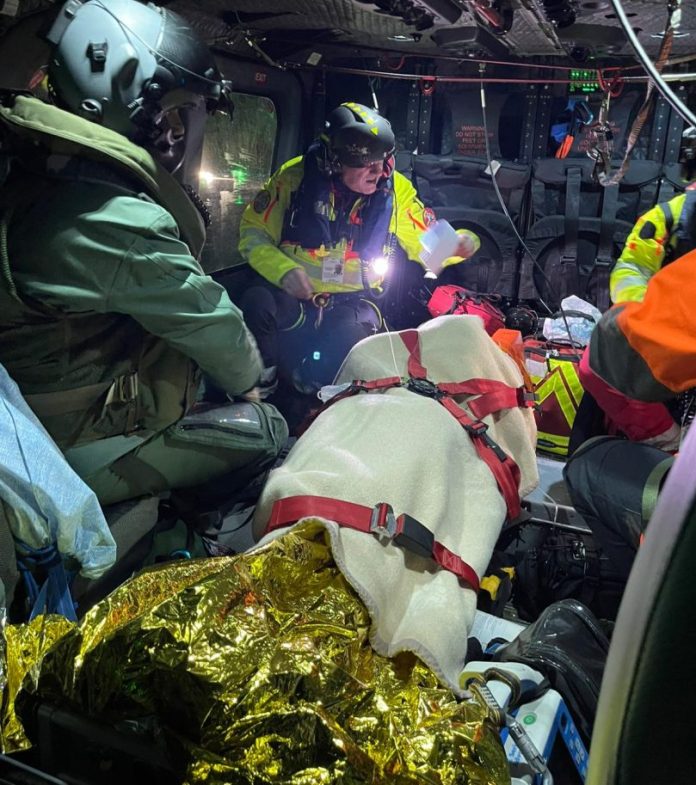SAR_elicottero_Aeronautica_da_Capri_a_Capodichino_uomo_trauma_grave_2026...04