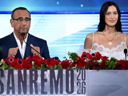 Sanremo 2026, Conti “Poche donne in gara? Scelgo le canzoni”. Stasera Irina Shayk “Io femminista a modo mio” / Video