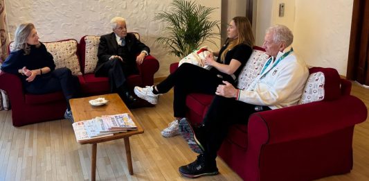 Mattarella a Cortina, incontra Sofia Goggia e chiama Arianna Fontana / Video