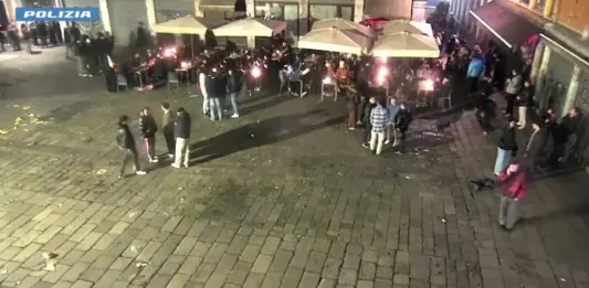 Tentato omicidio di un 22enne nel centro storico di Venezia, fermati due giovani britannici / Video