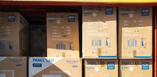 Maxi sequestro di pannelli led contraffatti a Gioia Tauro, una denuncia