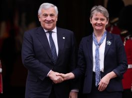 Tajani presiede una tavola rotonda sull’immigrazione con l’omologa britannica Cooper