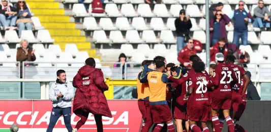 Il Torino ritrova la vittoria, Adams firma l’1-0 sul Lecce