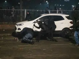 Scontri a Torino, arrestato uno dei presunti aggressori. Dimesso l’agente