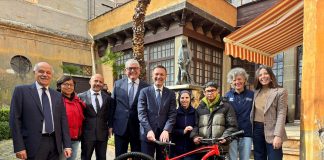 Uci e Athletica Vaticana donano una bici a un ragazzo peruviano del Dispensario “Santa Marta”