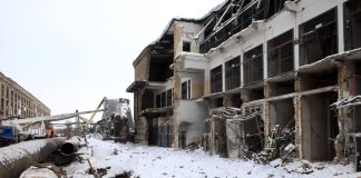 Pioggia di missili sull’Ucraina, allerta in tutto il Paese. Zelensky “9 feriti tra cui bambini negli attacchi russi”