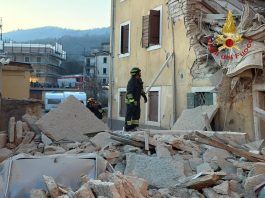 Esplosione e crollo di una palazzina nel Veronese, un morto e tre feriti