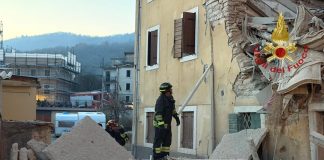 Esplosione e crollo di una palazzina nel Veronese, un morto e tre feriti