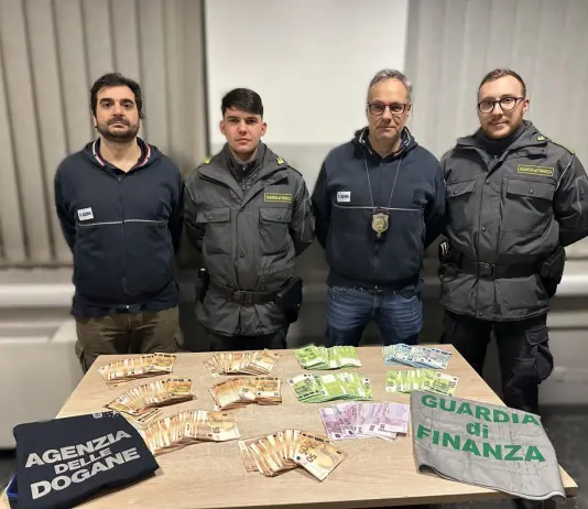 Valico di Brogeda, donna fermata con oltre 150 mila euro non dichiarati