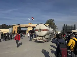 Riaperto il valico di Rafah in entrata e in uscita da Gaza, arrivato il primo gruppo di palestinesi rientrati nella Striscia