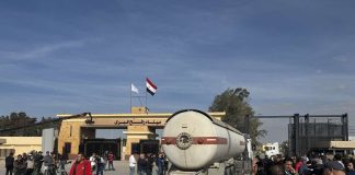 Riaperto il valico di Rafah in entrata e in uscita da Gaza, arrivato il primo gruppo di palestinesi rientrati nella Striscia