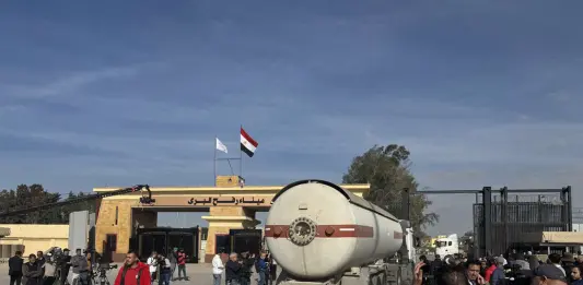 Riaperto il valico di Rafah in entrata e in uscita da Gaza, arrivato il primo gruppo di palestinesi rientrati nella Striscia