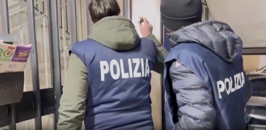 Camorra, blitz a Scampia contro il clan Raia: 15 arresti / Video