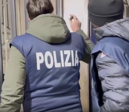 Camorra, blitz a Scampia contro il clan Raia: 15 arresti / Video
