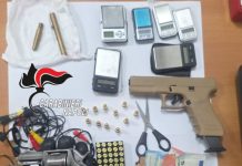 Droga e armi fantasma in casa del pusher, a Caivano arrestato un 35enne