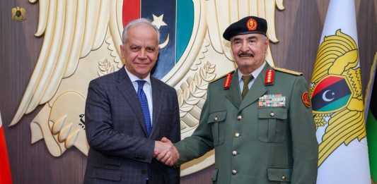 Libia, Piantedosi incontra Khalifa Haftar: “Rafforzare la cooperazione per il contrasto alle reti criminali”