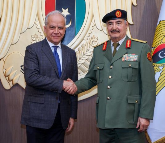 Libia, Piantedosi incontra Khalifa Haftar: “Rafforzare la cooperazione per il contrasto alle reti criminali”
