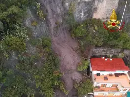 Maltempo, frana in Costiera Amalfitana: evacuate cinque famiglie / Video