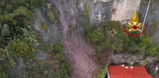 Maltempo, frana in Costiera Amalfitana: evacuate cinque famiglie / Video