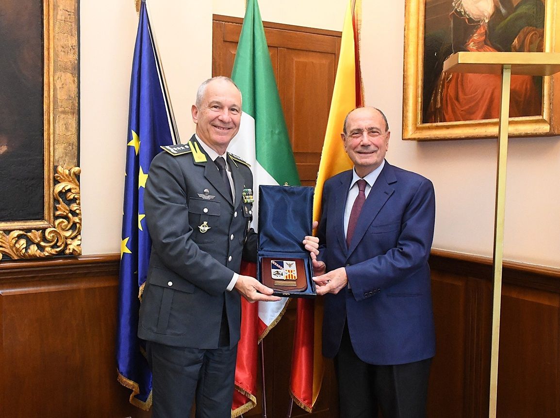 Schifani riceve il comandante interregionale della Guardia di Finanza Schifani riceve il comandante interregionale della Guardia di Finanza
