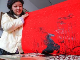 Cina: nell’Anhui stampe su blocchi di legno per l’Anno del cavallo (1)