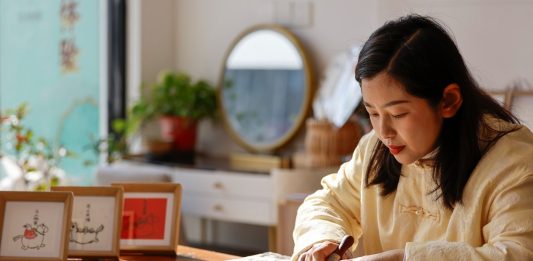 Cina: nell’Anhui stampe su blocchi di legno per l’Anno del cavallo (2)