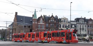 Paesi Bassi: all’Aia un tram decorato per celebrare il Capodanno cinese (1)