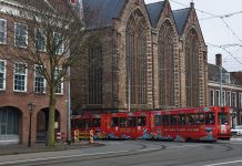 Paesi Bassi: all’Aia un tram decorato per celebrare il Capodanno cinese (2)