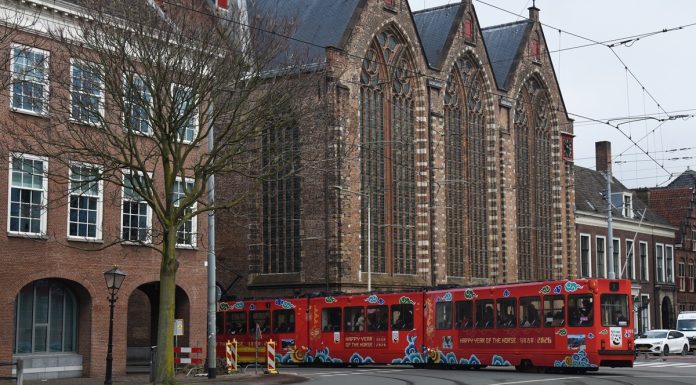 Paesi Bassi: all’Aia un tram decorato per celebrare il Capodanno cinese (2)