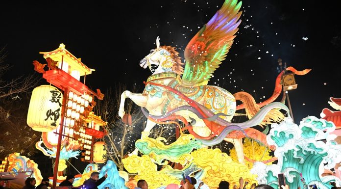 Cina: lanterne decorative in tutto il Paese per la Festa di primavera (2)