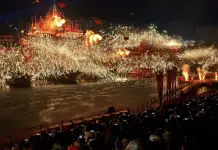 Cina: a Tangshan spettacolo di fuochi d’artificio di ferro fuso (1)