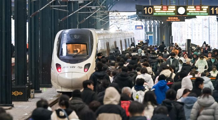 Cina: Festa primavera, 121 mln viaggi di passeggeri in treno durante vacanze (1)