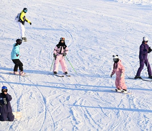 Cina: ad Altay sport invernali restano protagonisti dopo le vacanze (3)