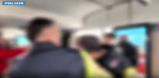 Aggredirono un noto youtuber e le guardie giurate alla metro Ottaviano di Roma: 4 arresti / Video