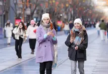 Cina: ingressi senza visto degli stranieri salgono del 49,5% nel 2025