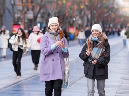 Cina: ingressi senza visto degli stranieri salgono del 49,5% nel 2025