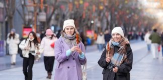 Cina: ingressi senza visto degli stranieri salgono del 49,5% nel 2025