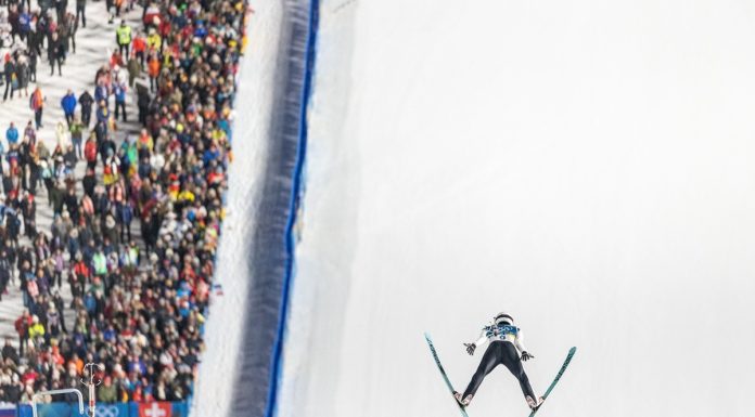 Milano-Cortina 2026: il cinese Song in gara nel salto con sci (1)