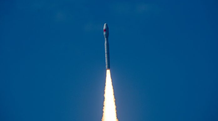 Cina: inviati in orbita sette satelliti con un lancio offshore (2)