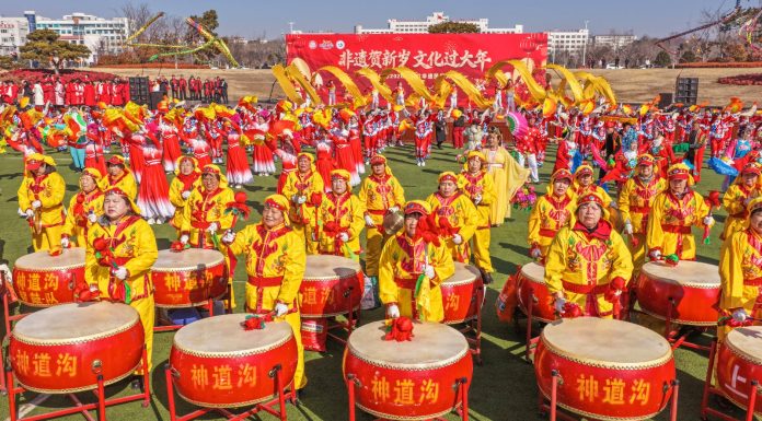 Cina: aumento di visitatori nelle città per la Festa di primavera (3)