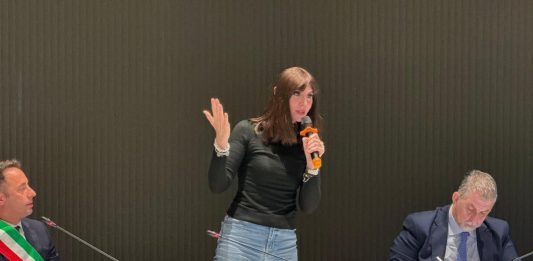 A Rozzano il ministro Bernini dà il via al murale di Brera e a otto progetti