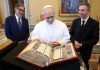 La Bibbia di Borso d’Este torna in Vaticano, La Russa ringrazia il Papa per la visita