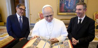 La Bibbia di Borso d’Este torna in Vaticano, La Russa ringrazia il Papa per la visita