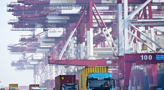 Cina: porto di Qingdao potenzia attività per la Festa di primavera (2)