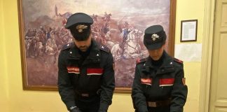 Tortona, arrestato pusher e sequestrati 1 kg di droga e 176 mila euro soldi carabinieri