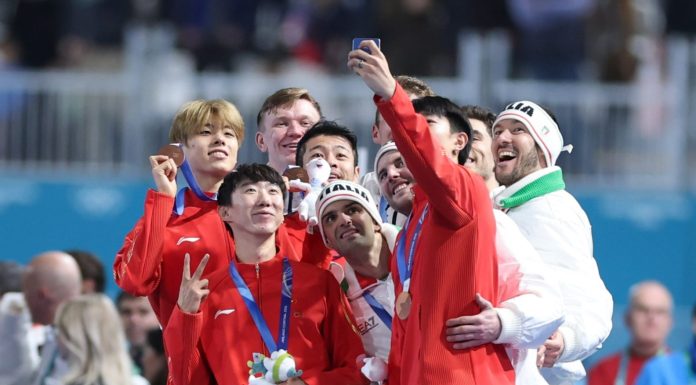 Milano Cortina 2026: bronzo per la Cina nell’inseguimento a squadre maschile di pattinaggio velocità