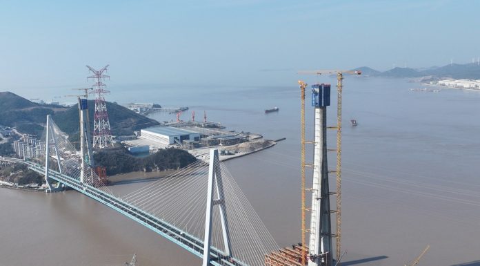 Cina: completata la cima della torre principale del ponte Taoyaomen (2)