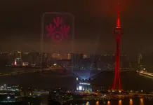 Cina: a Macao uno spettacolo di droni e fuochi d’artificio (1)