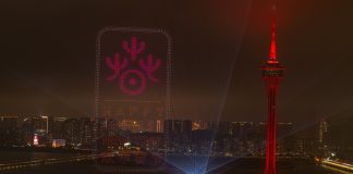 Cina: a Macao uno spettacolo di droni e fuochi d’artificio (1)